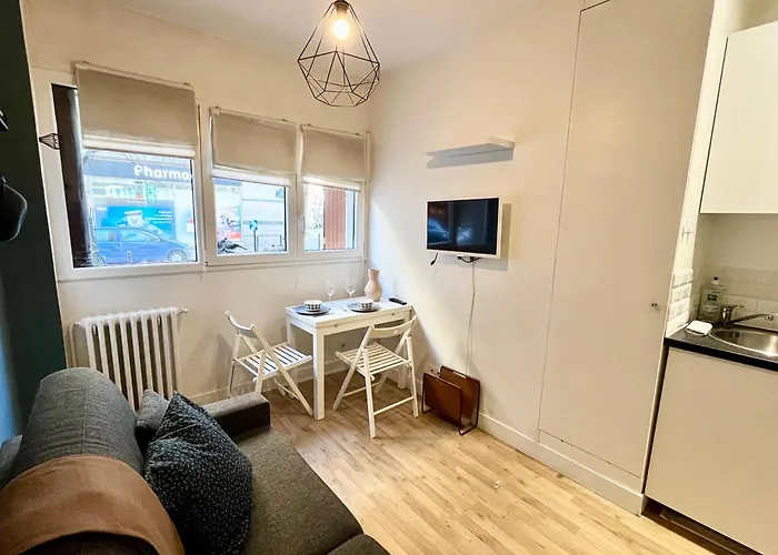 Charming - Latin Area - 2 Guests *